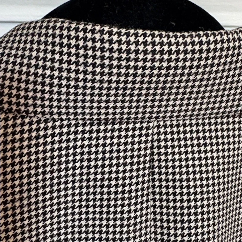 Alexander McQueen. Stunning Houndstooth Blazer. Impeccable like new condition. - Picture 11 of 16